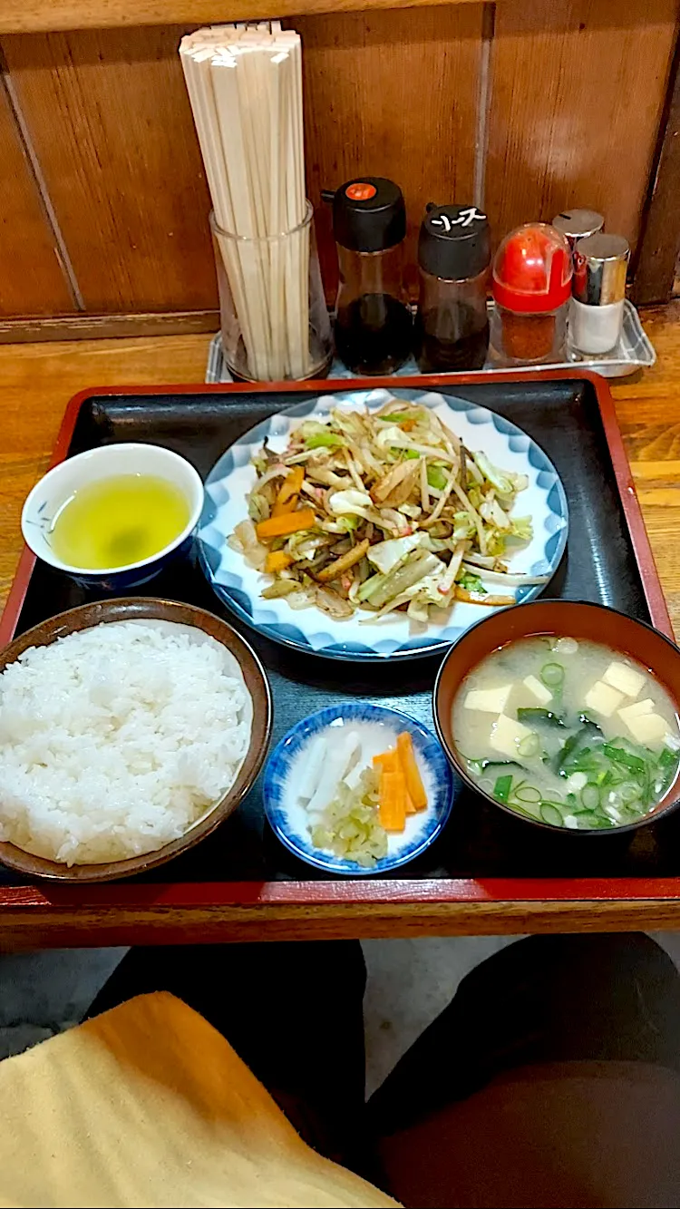 老舗の食堂で 野菜炒め定食|🐈⸒⸒⸒⸒つるのダンス🐈🐾さん