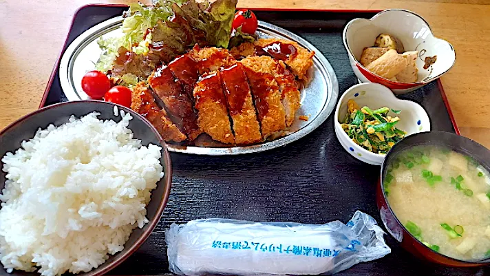 Snapdishの料理写真:老舗人気爆量ドライブインの【カツ定食】|🐈⸒⸒⸒⸒つるのダンス🐈🐾さん