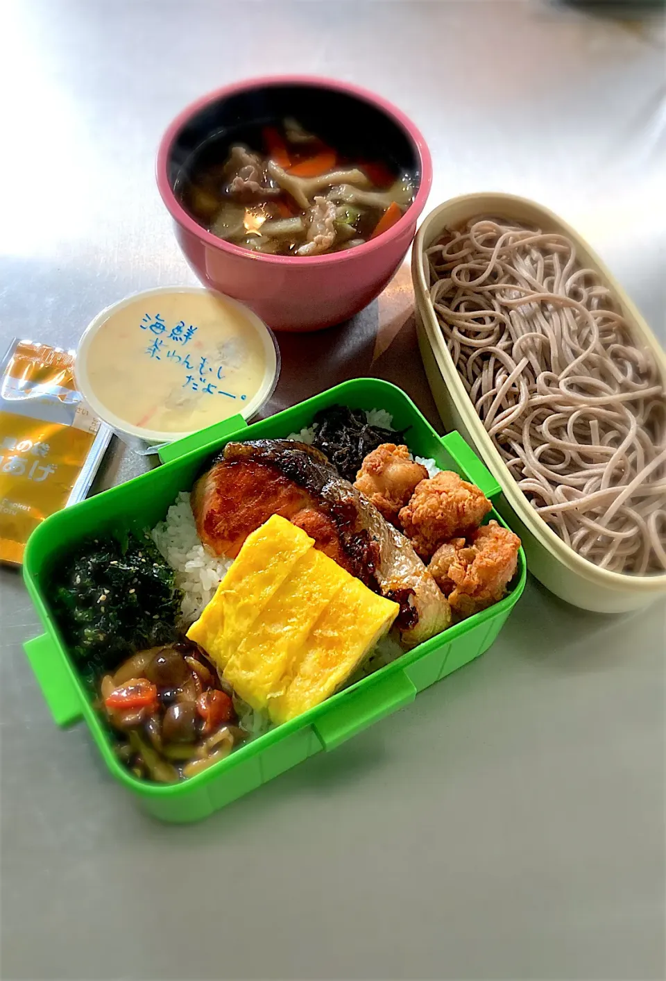 R6.5/5 𝘚𝘶𝘯.  ·͜·♡かけ蕎麦＆鮭弁当👨🏻‍🍳|hamakoさん