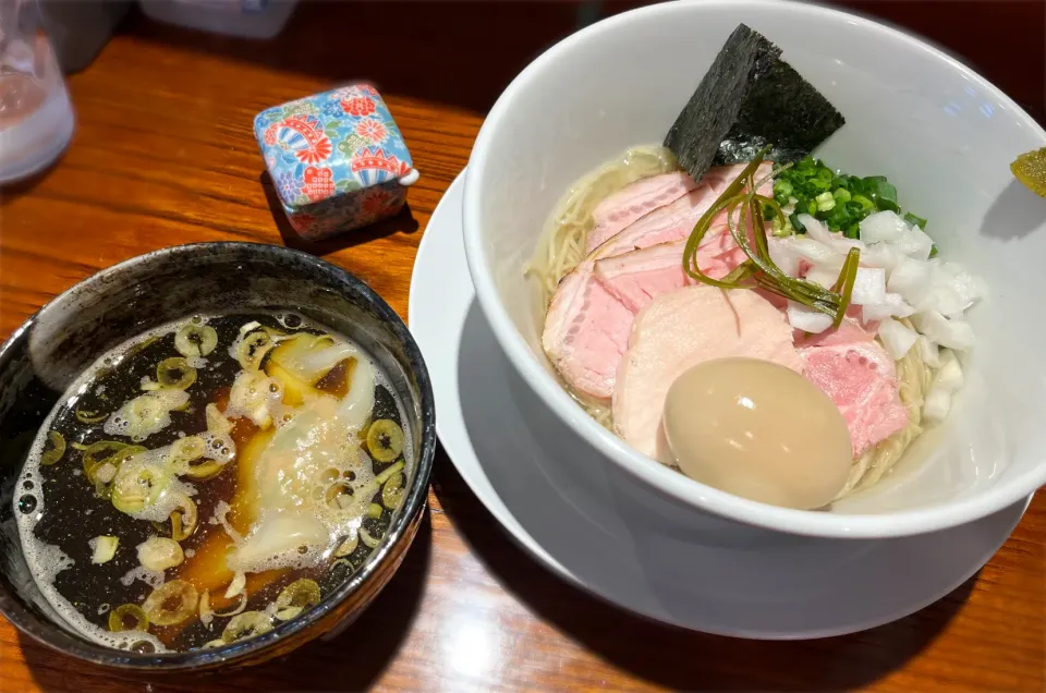 Snapdishの料理写真:昆布水つけ麺（醤油）＋雲呑＋味玉🍜|toshi,I🍴さん