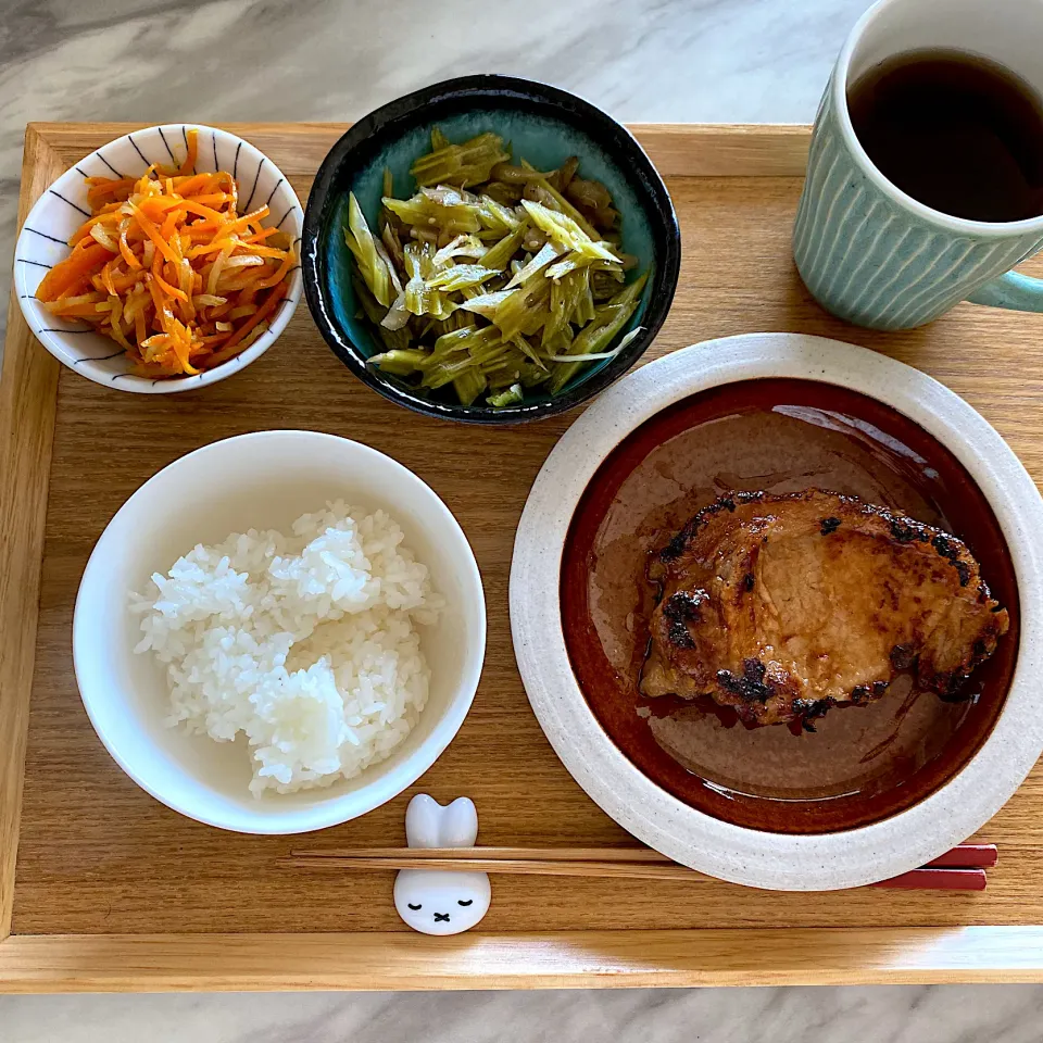 豚肉の味噌漬け焼き、葉ごぼうの炒め物|なつこさん