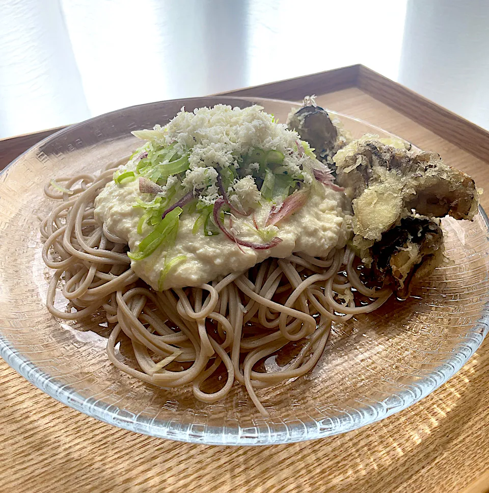 Snapdishの料理写真:崩し豆腐と山わさびの冷やし蕎麦|pontalさん