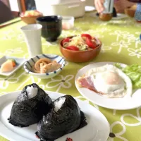 95歳の伯母とブランチ。筍の煮付もぬか漬けもどれも懐かしく美味しい♡佐賀海苔のおむすびは最高✨|kaoriさん