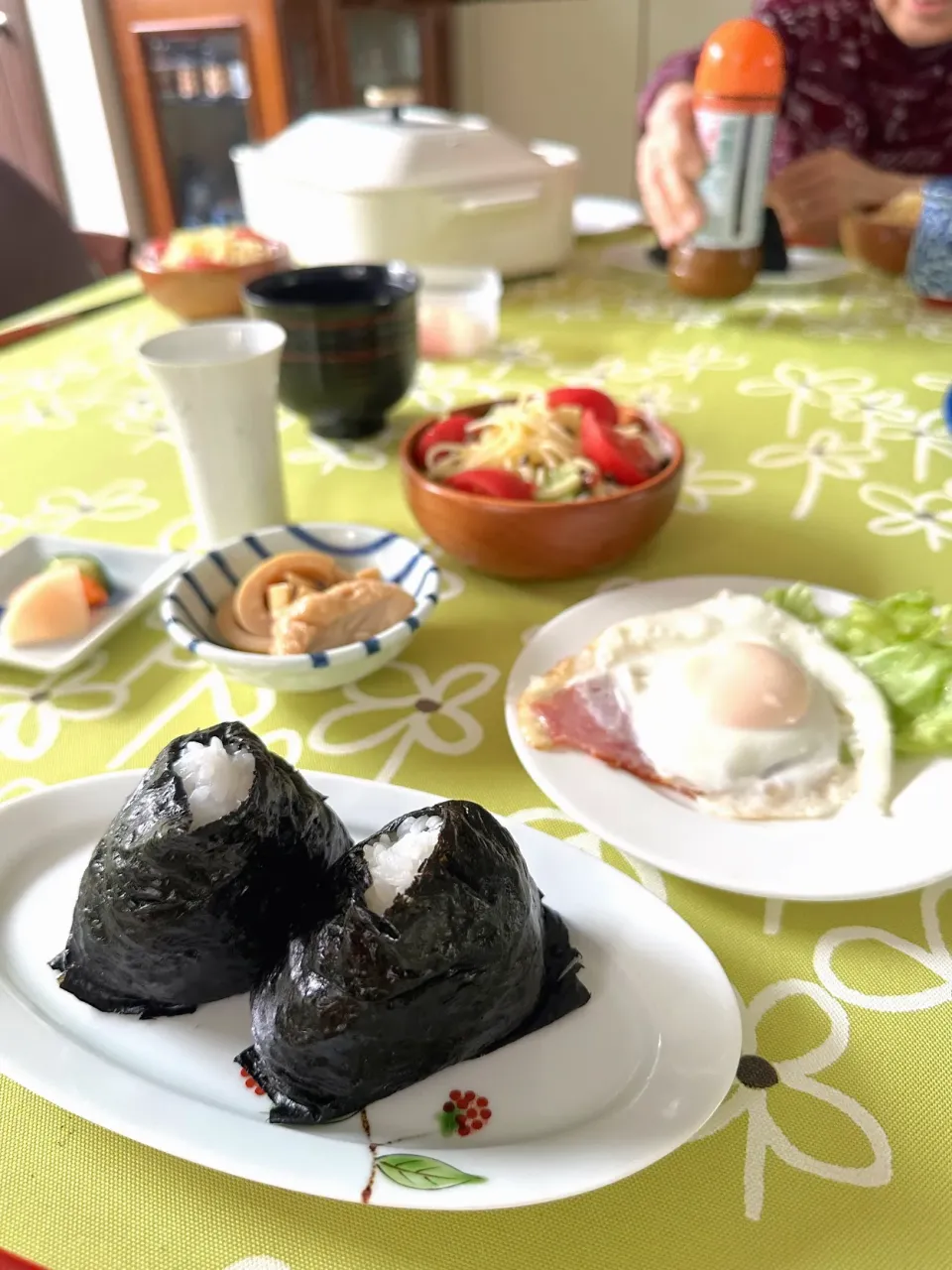 95歳の伯母とブランチ。筍の煮付もぬか漬けもどれも懐かしく美味しい♡佐賀海苔のおむすびは最高✨|kaoriさん