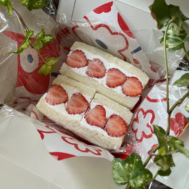 Snapdishの料理・レシピ写真:🍓母からのオーダーで いちごサンド🍓｜路地物いちごのお楽しみ〜♪