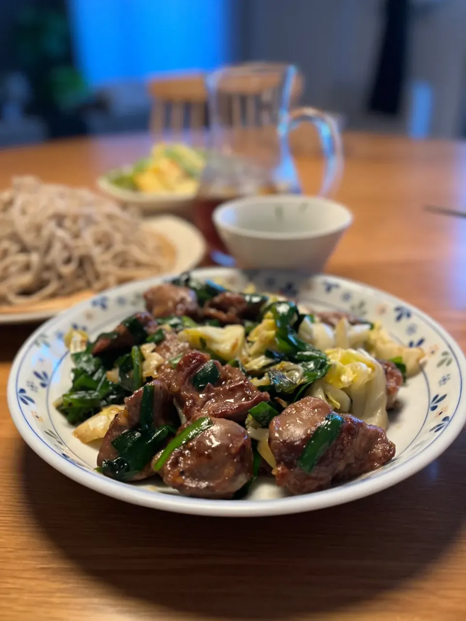 Snapdishの料理写真:5/4の夕食　ニラレバ炒めと蕎麦|yoneさん