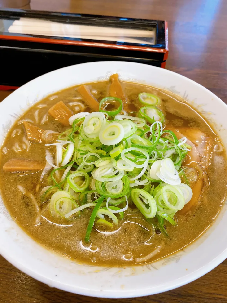 旅行先の濃厚煮干しラーメン　初体験でめちゃめちゃ感動のお味🥺|ヒロさんさん