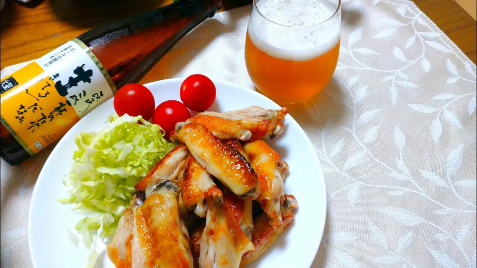 5/4の夕食
家飲み～✨🍻🎶
地ビールと手羽中の焼き鳥|卯月さん