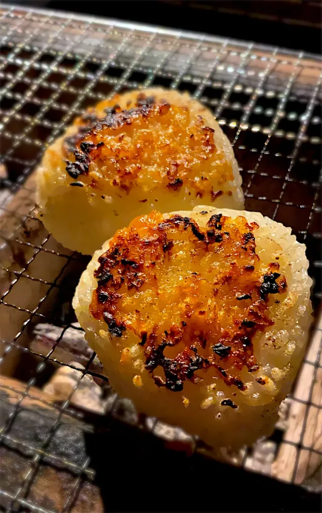 Snapdishの料理・レシピ写真:🔥七輪でおうちバーベキュー🔥
つぶみそ糀de焼おにぎり｜お外ご飯が最高に美味しい！アウトドア料理をご紹介♪