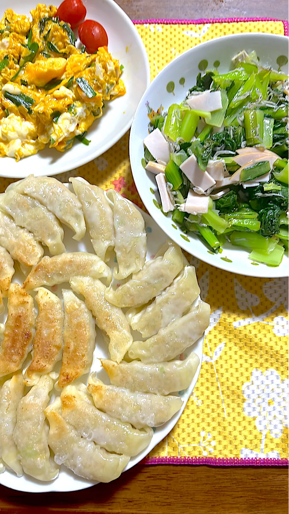 餃子🥟　小松菜とちりめんじゃこの和物　ニラ玉|4jinoanataさん