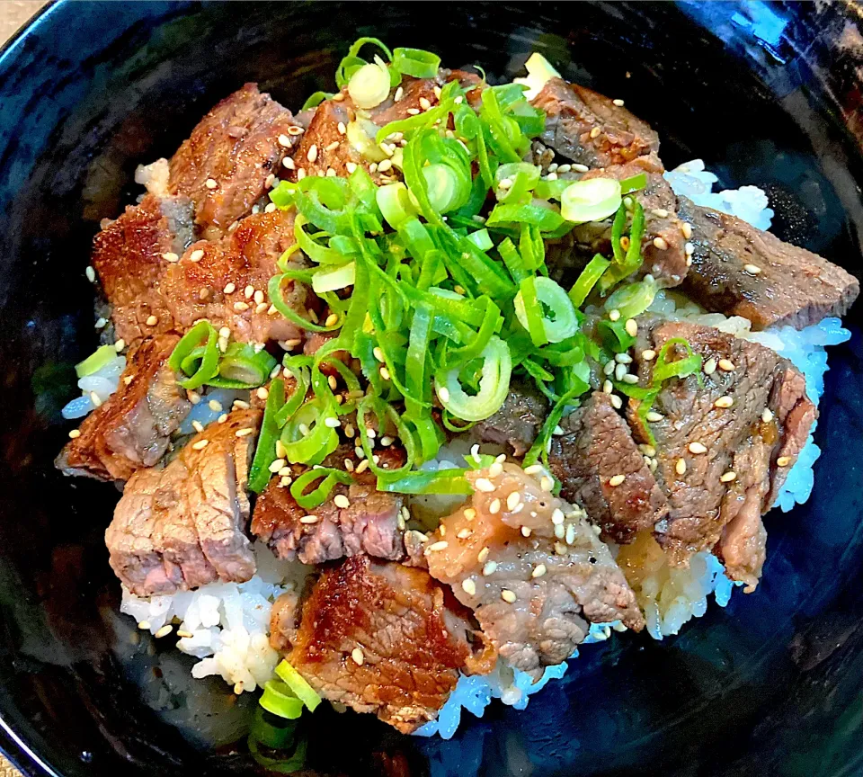 Snapdishの料理写真:サイコロステーキ丼|satoruさん