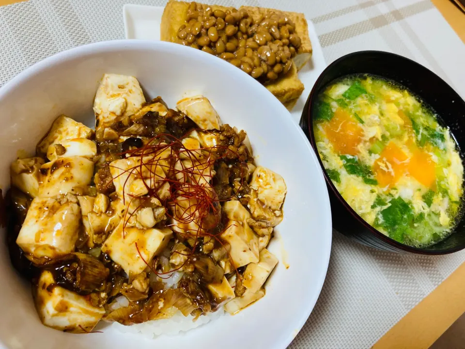 【山梨から帰ってきました❣️】麻婆豆腐丼　野菜スープ|飛鳥さん