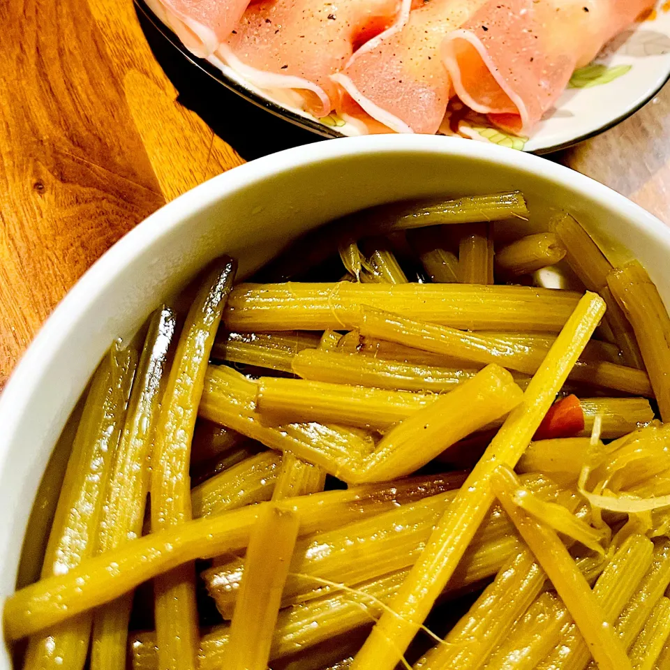 ふきの炒め煮🇯🇵 Stir-fried Japanese Butterbur’s Stem (Fuki)|アッコちゃん✨さん