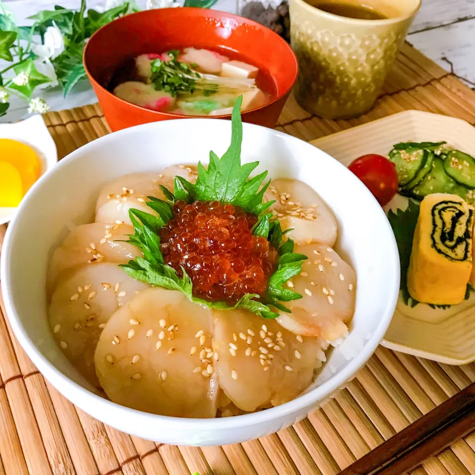 Snapdishの料理写真:ホタテの漬け丼|ハマーさん