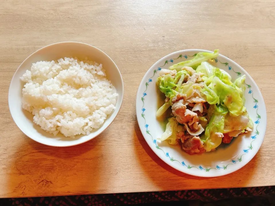 豚バラとキャベツの塩バター炒め|りょうさん