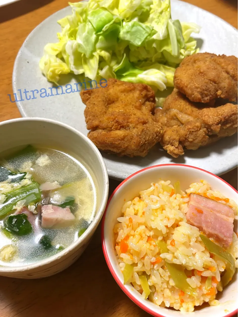 Snapdishの料理写真:＊フライドチキンとにんじんピラフ簡単晩ごはん♪＊|ultramarineさん