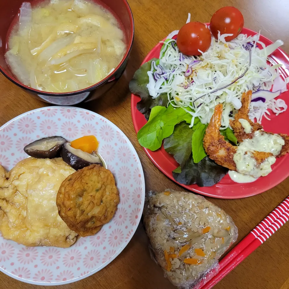 Snapdishの料理写真:炊き込みご飯と巾着たまご|waiwaiさん