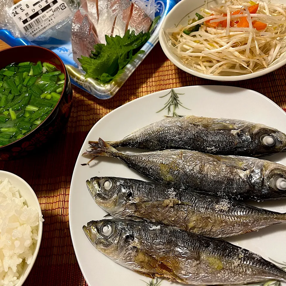 2024/05/07 子あじの塩焼き、長崎ひらまさのおつくり、もやしサラダ、ニラ味噌汁|kykyさん