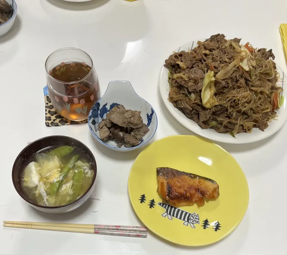 晩御飯☆チャプチェ☆ぶりの照り焼き☆鶏肝の生姜煮☆かき卵汁（絹さや・キャベツ）|Saharaさん