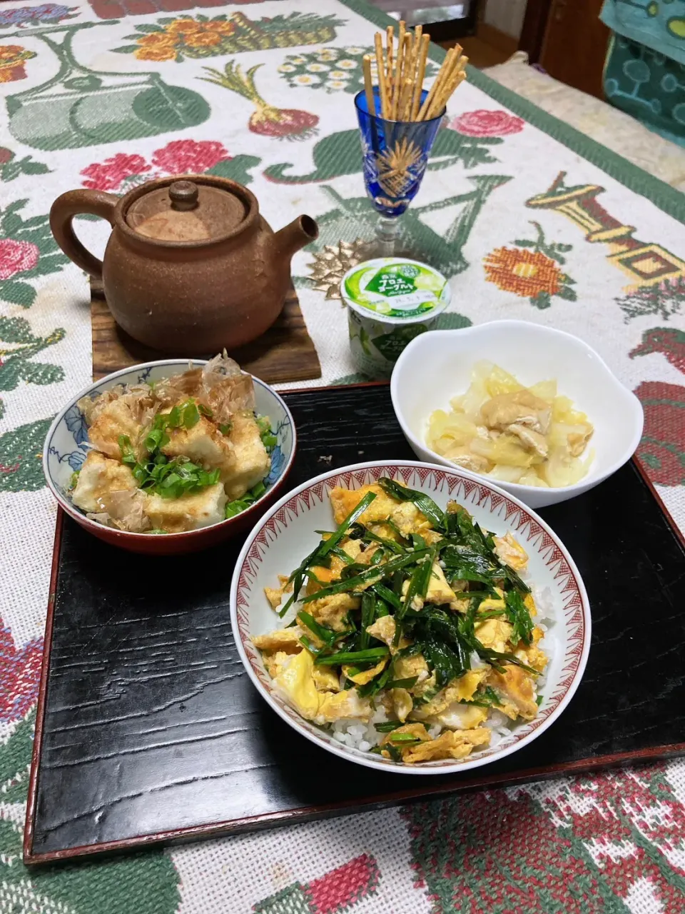 grandmaの晩ごはん☆ 今夜はニラ玉丼､
揚げ出し豆腐、キャベツのアッサリ煮…
頂きます|kaoriさん