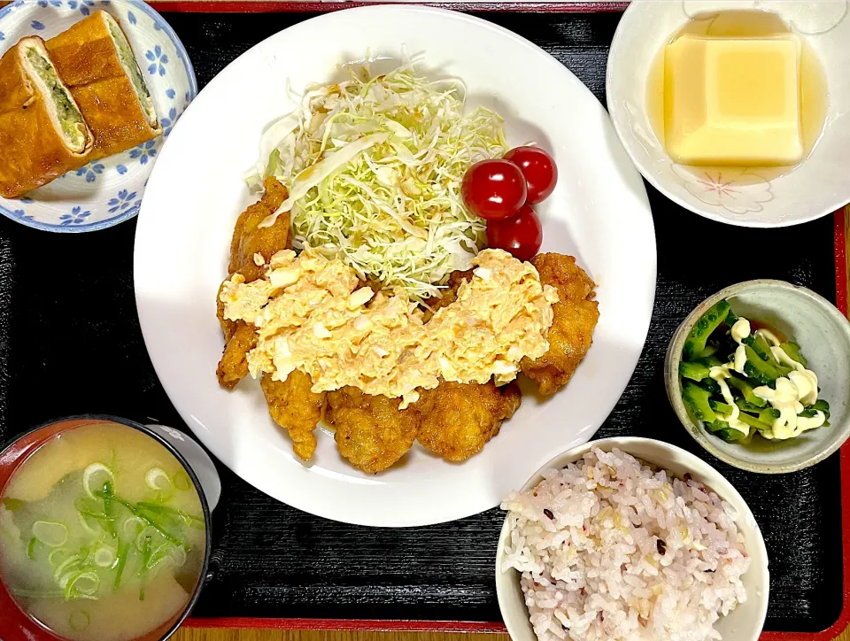 チキン南蛮　水菜とチーズの薄揚げ巻き　卵豆腐　ゴーヤのおひたし　味噌汁　雑穀米|チャコぴーさん