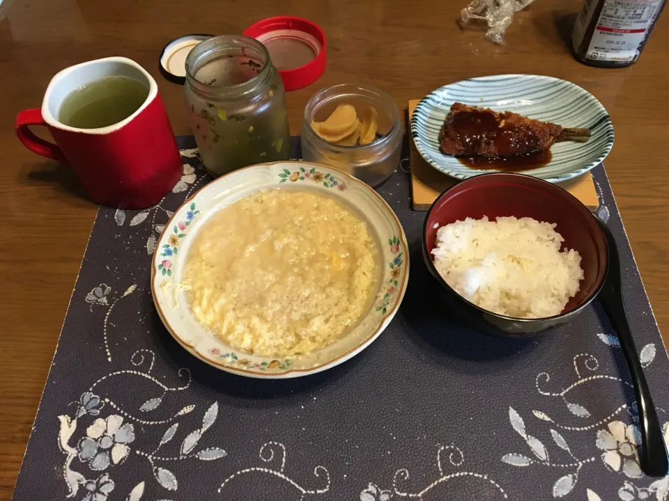 オートミールのタマネギスープ粥、ご飯、アジフライ、ごま高菜漬け、沢庵、熱い日本茶(朝ご飯)|enarinさん