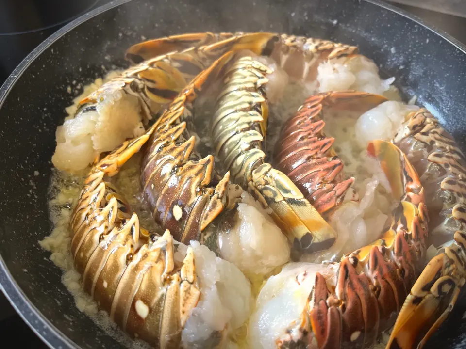 Grilled Lobster Tails with Garlic Butter Sauce and Lemon|Laki Maikaʻiさん