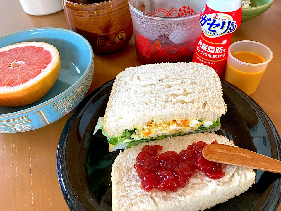 糀ミルク🥛ライ麦食パン🍞でたまごサンド&さくらんぼ🍒ジャム|さくたえさん