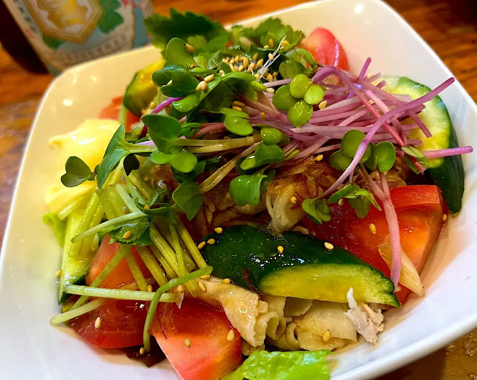 Snapdishの料理写真:居酒屋で豚しゃぶと香味野菜サラダ|須佐浩幸さん