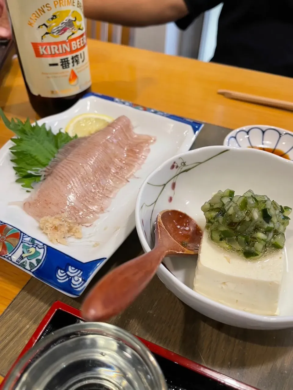 イカ刺し🦑と出汁豆腐😋|アライさんさん