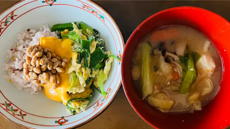 納豆チーズ炒り卵雑穀ご飯朝食|sjさん