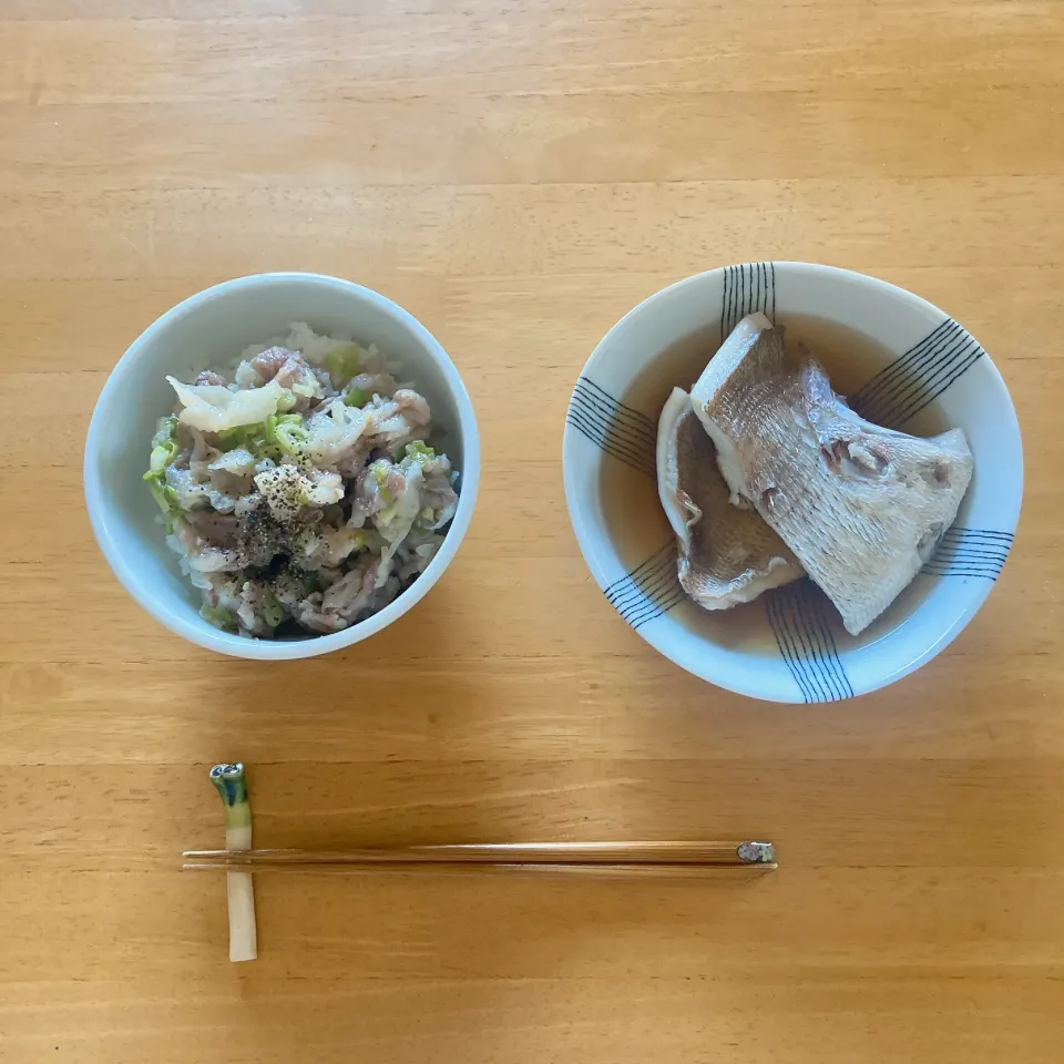 Snapdishの料理写真:ねぎ塩豚丼と鯛汁|ちゃみこさん