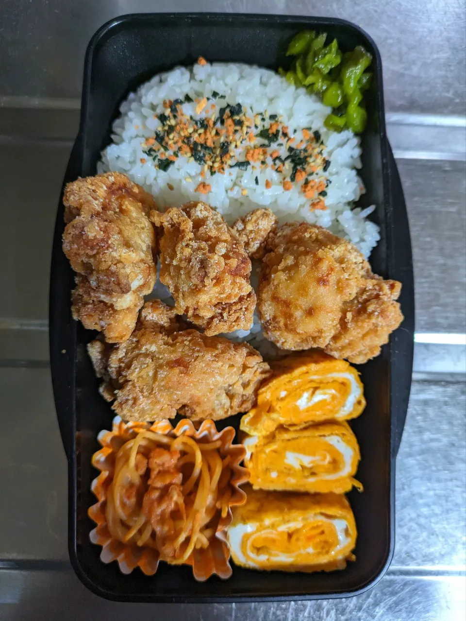 旦那弁当　2024/5/9

からあげ
玉子焼き
ミートパスタ|ユキヨメ♪さん