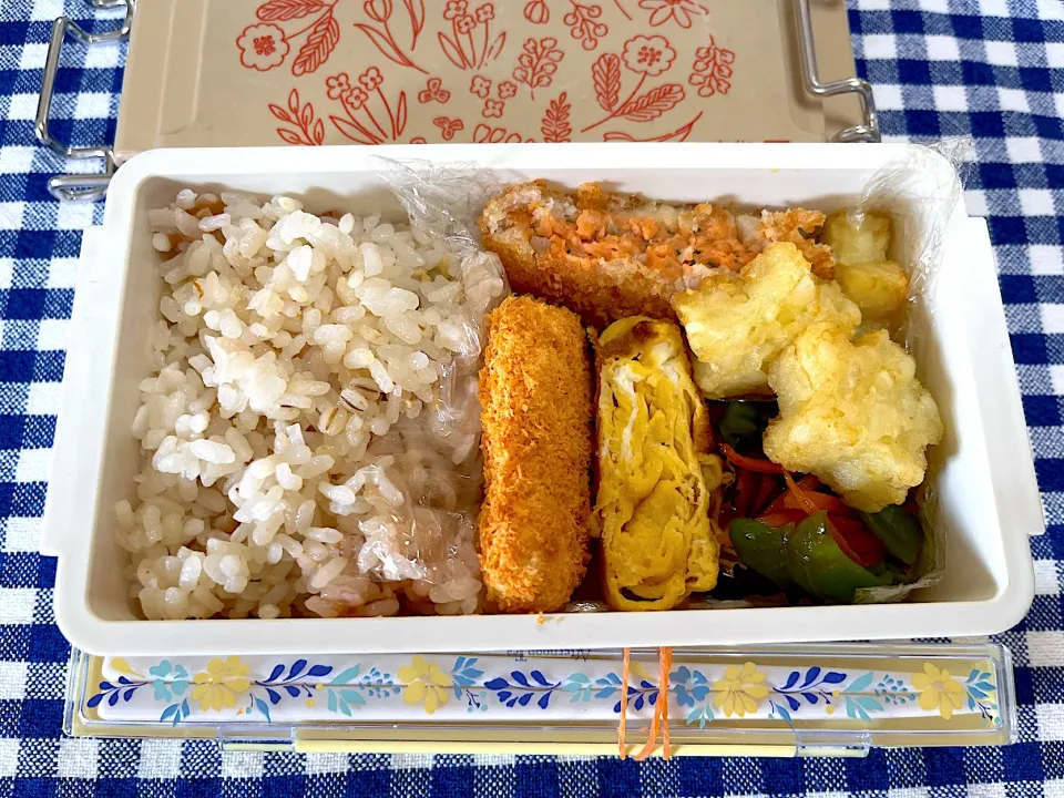 Snapdishの料理写真:えいぽんさんの料理 我が家の定番❣️梅干しと生姜ご飯🍚 疲れるこの季節にピッタリ〜🌸|えいぽんさん