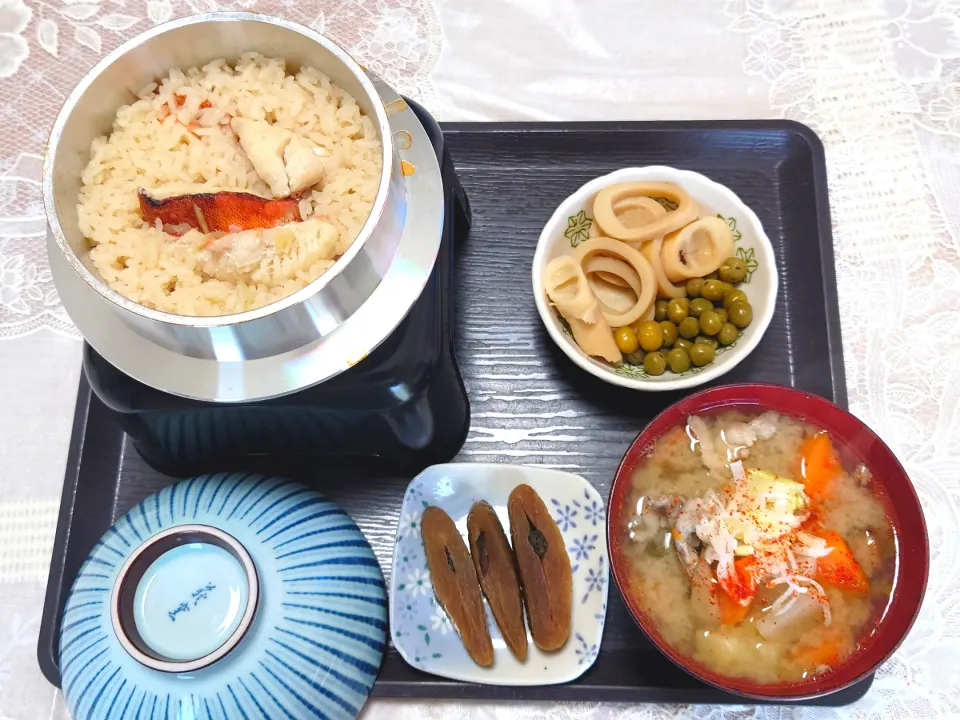 今日の昼ごはん（釜飯のカサゴめし、豚汁、ハチクとエンドウ豆の煮物、鉄砲漬）|Mars＠釜飯作り研究中さん