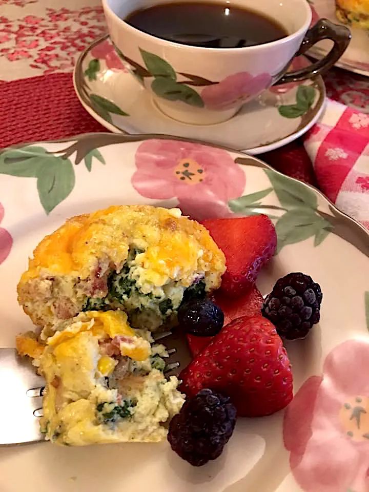 Coffee, fruits, & savory Quiche|🌺IAnneさん