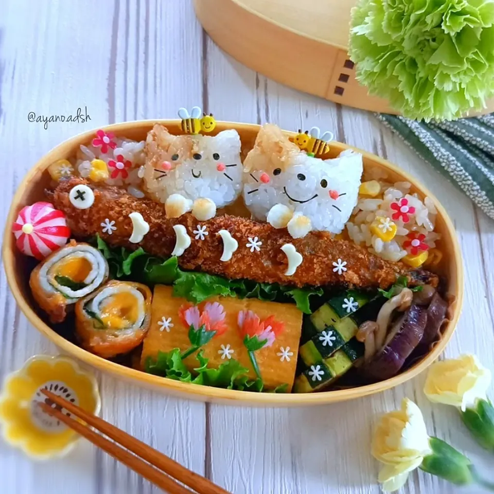 Snapdishの料理写真:🌼😺🐱🌼
親子ネコちゃんの母の日弁当
🐟️お魚プレゼントで大喜び🤭
カーネーション付き♪♪♪|ayano.adshさん