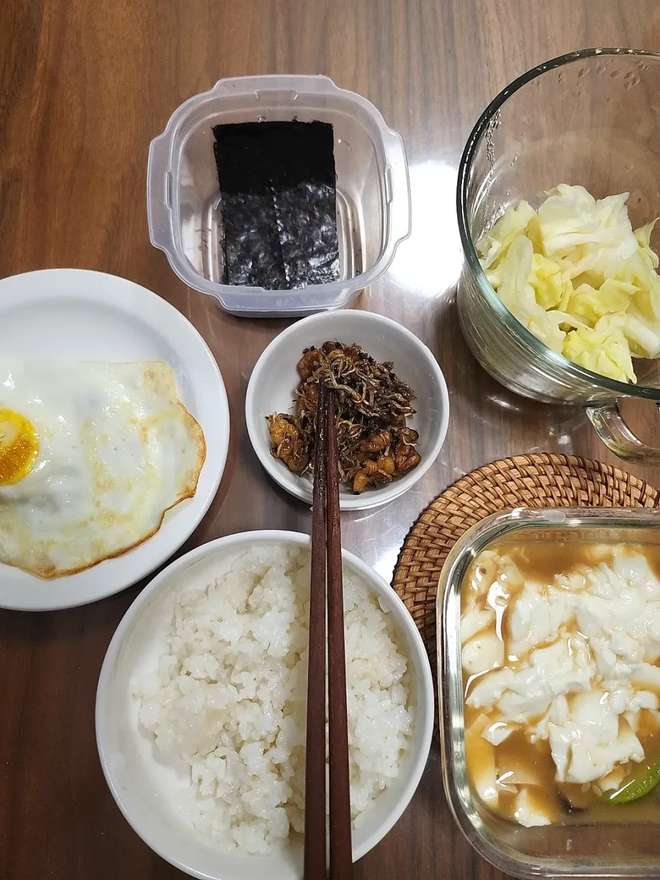 Snapdishの料理写真:Nina's dish ordinary dinner
- rice
- soybean paste tofu stew
- stir-fried anchovies & walnut
- fried egg
- steamed cabbage
- gim|Ninaさん