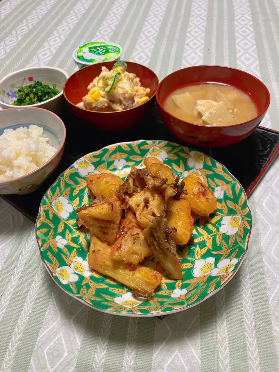 grandmaの晩ごはん☆ 今夜はサラダ､大根菜のふりかけ、甘鯛､筍、舞茸の甘酢あんかけで頂きます|kaoriさん