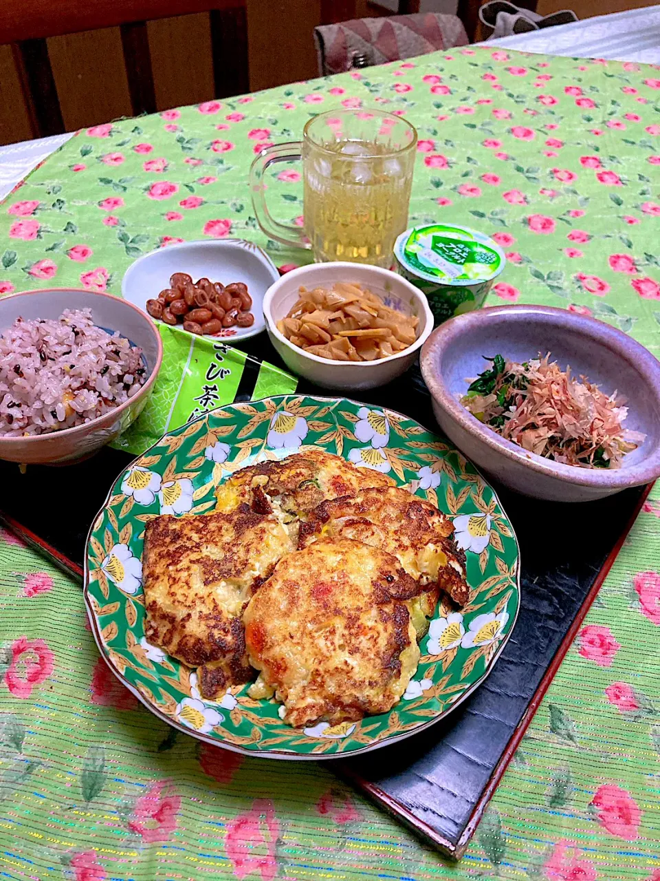 grandmaの晩ごはん☆ 今夜は６時のチャイムを聞いて夕食の準備❣️
お豆腐に昨日のサラダと片栗粉でお焼き、柚子ポン酢で…後は有り合わせ…柚子酒で頂きます|kaoriさん