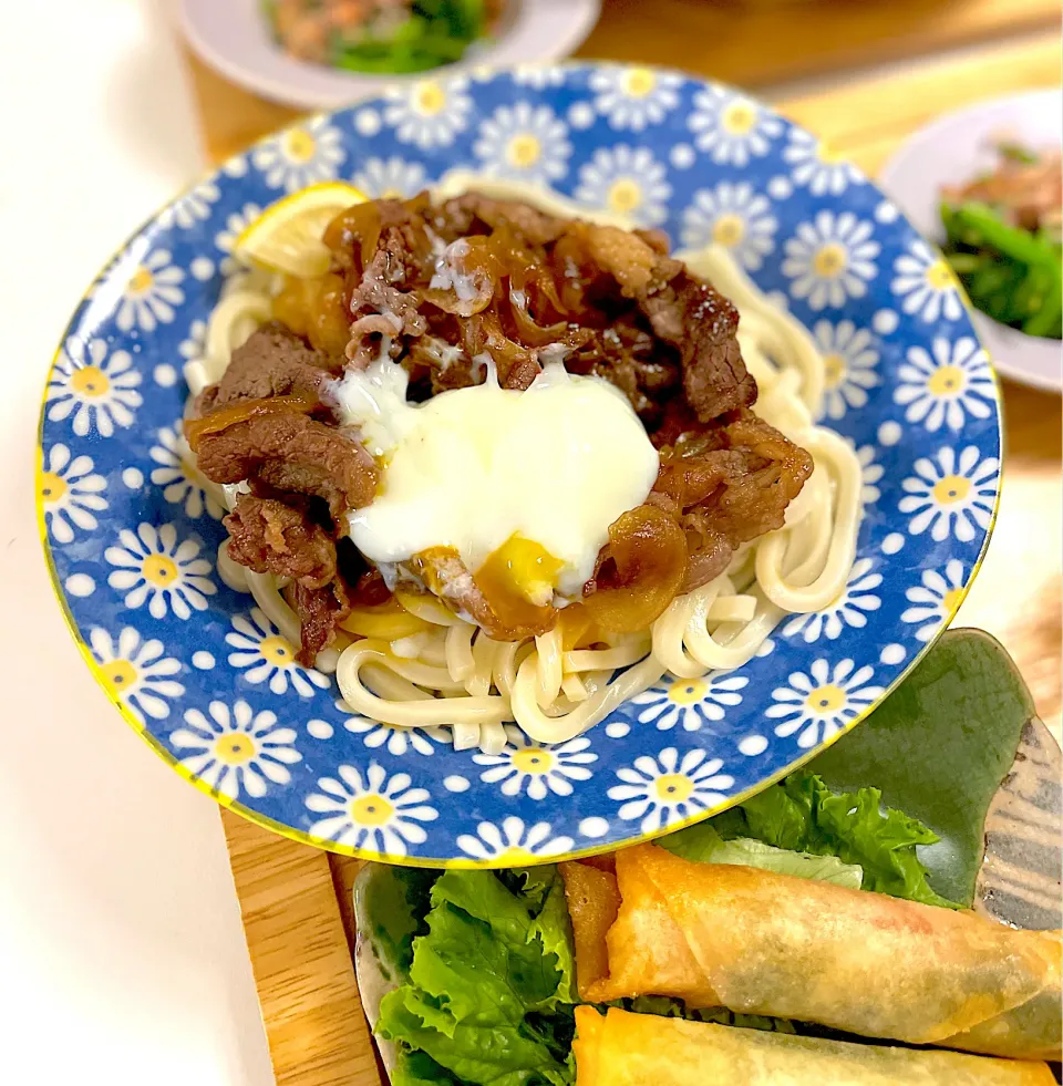 Snapdishの料理写真:肉うどん温玉乗せ|Nagashima  Yukoさん