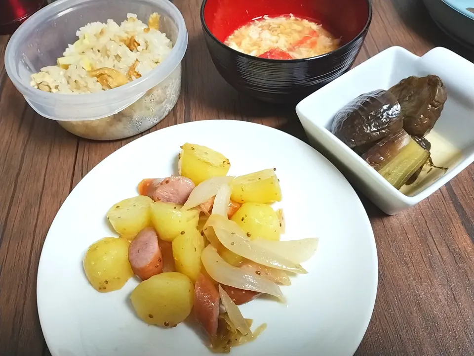 ジャーマンポテト
トマトのかきたま味噌汁
ナスの煮浸し
筍の炊き込みご飯|尚さん