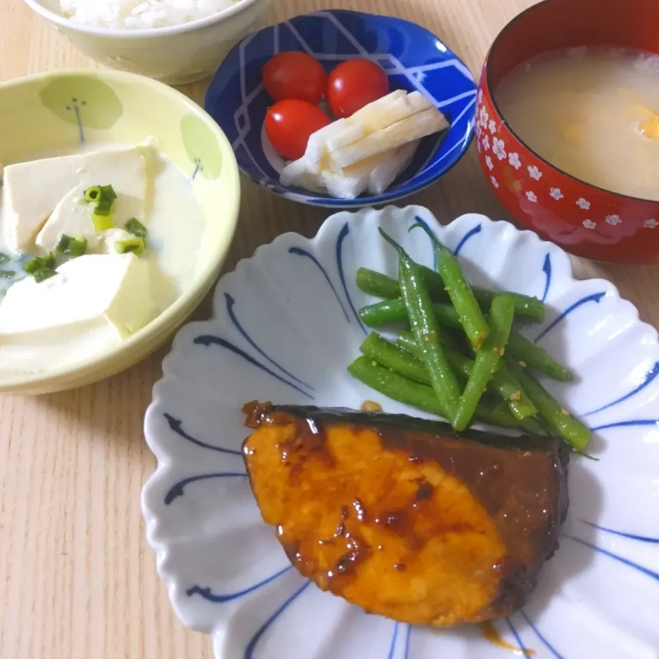 ぶりの照焼き
豆乳だしどうふ
長芋とミニトマトのポン酢和え|ちゃいさん