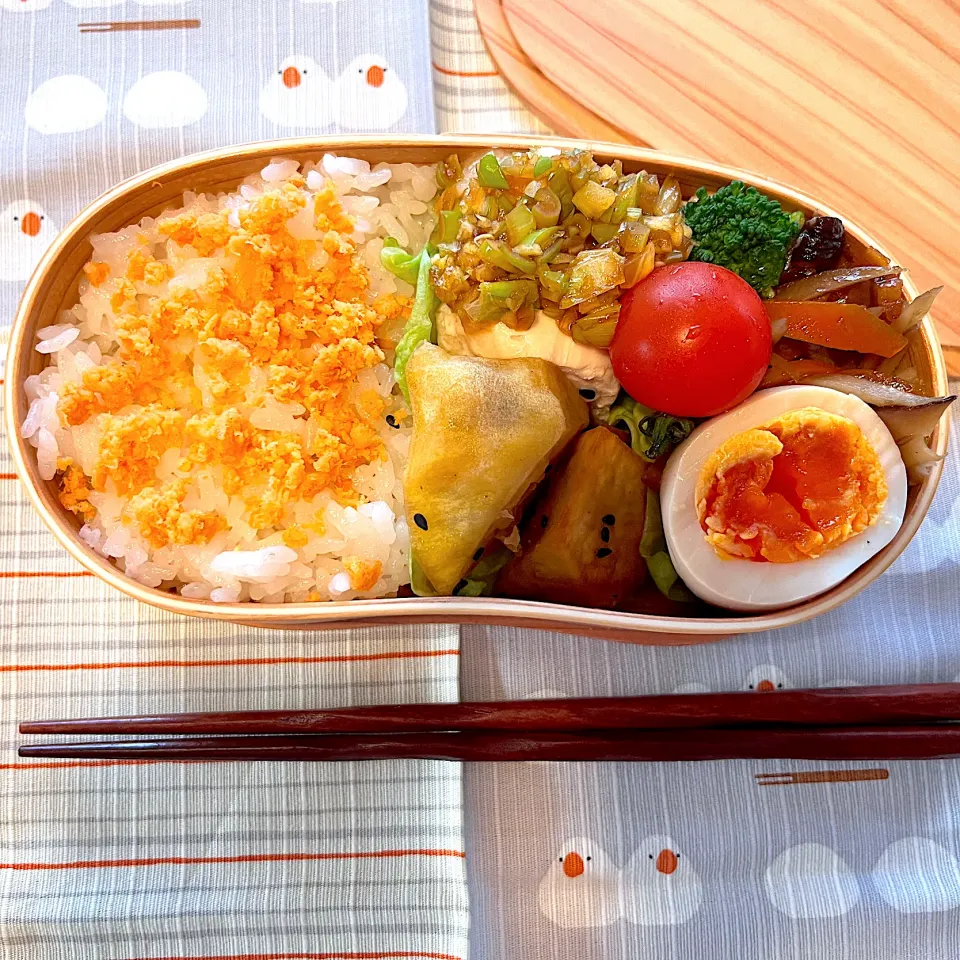 鶏ハム香味ネギと大学芋のお弁当|にこりこぷりんさん