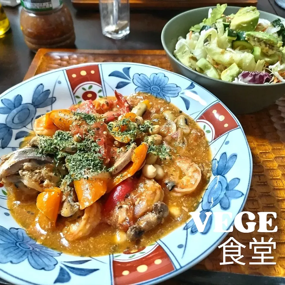 サバ缶とエビのトマトビーンズ煮込み|vege食堂さん