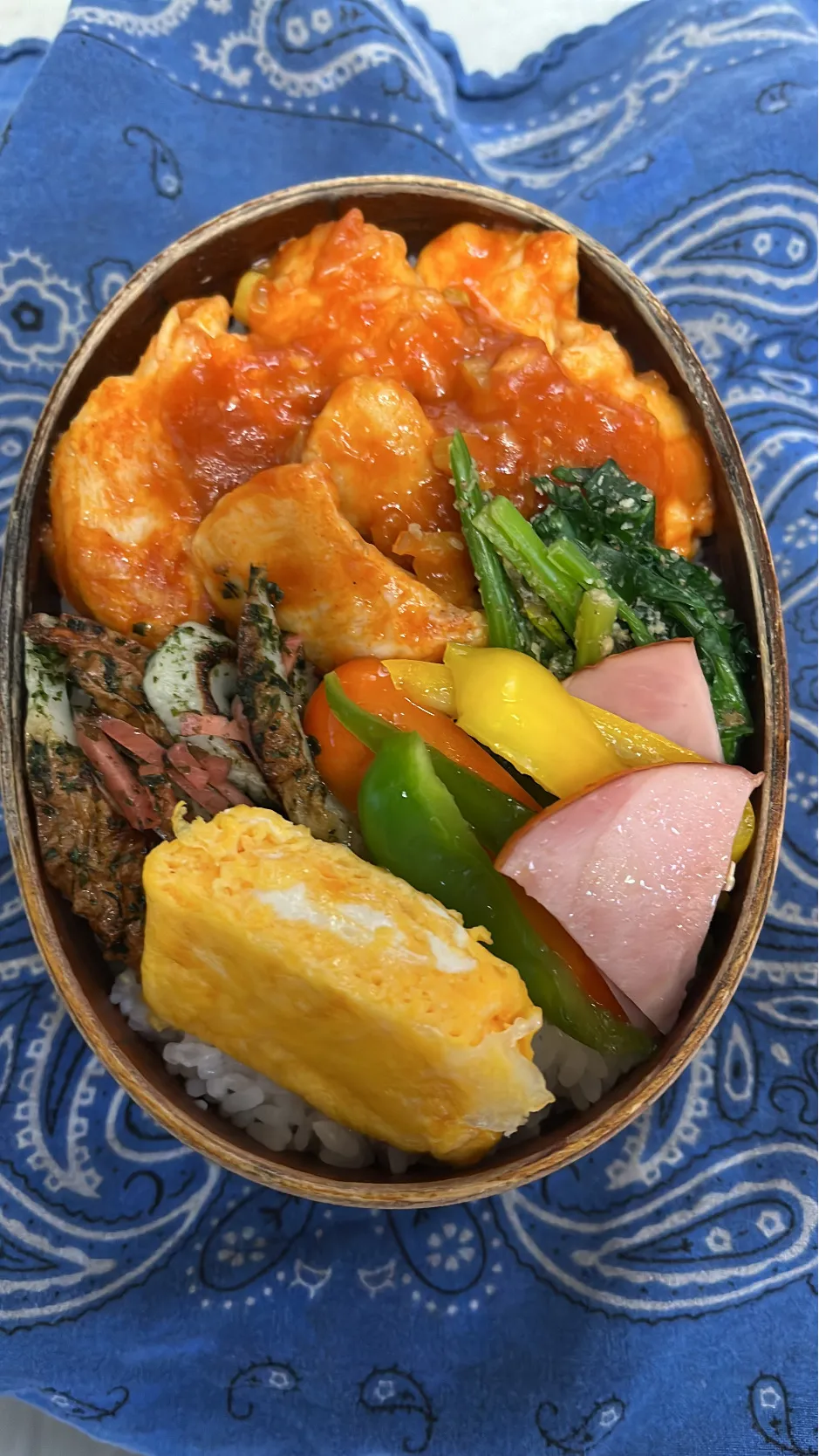 Snapdishの料理写真:むね肉ピリ辛、チーズ卵焼き、パプリカナムル、ちくわ磯部焼き、ほうれん草胡麻和え|ちあぽんさん