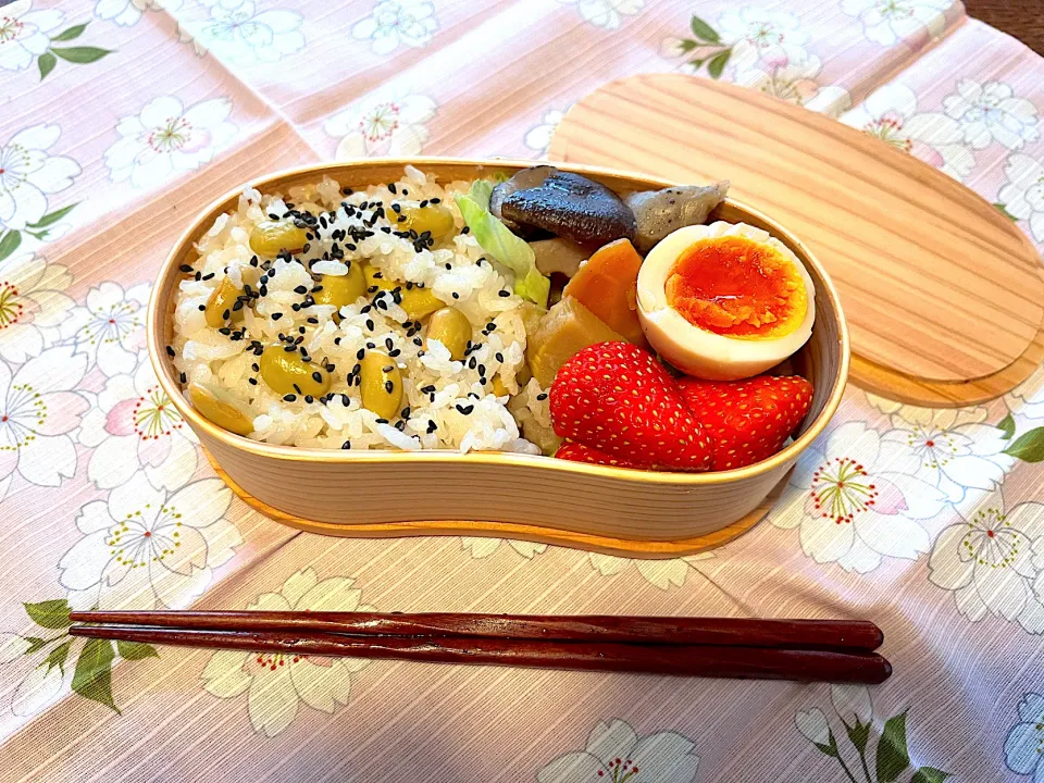 Snapdishの料理写真:豆ご飯弁当|にこりこぷりんさん