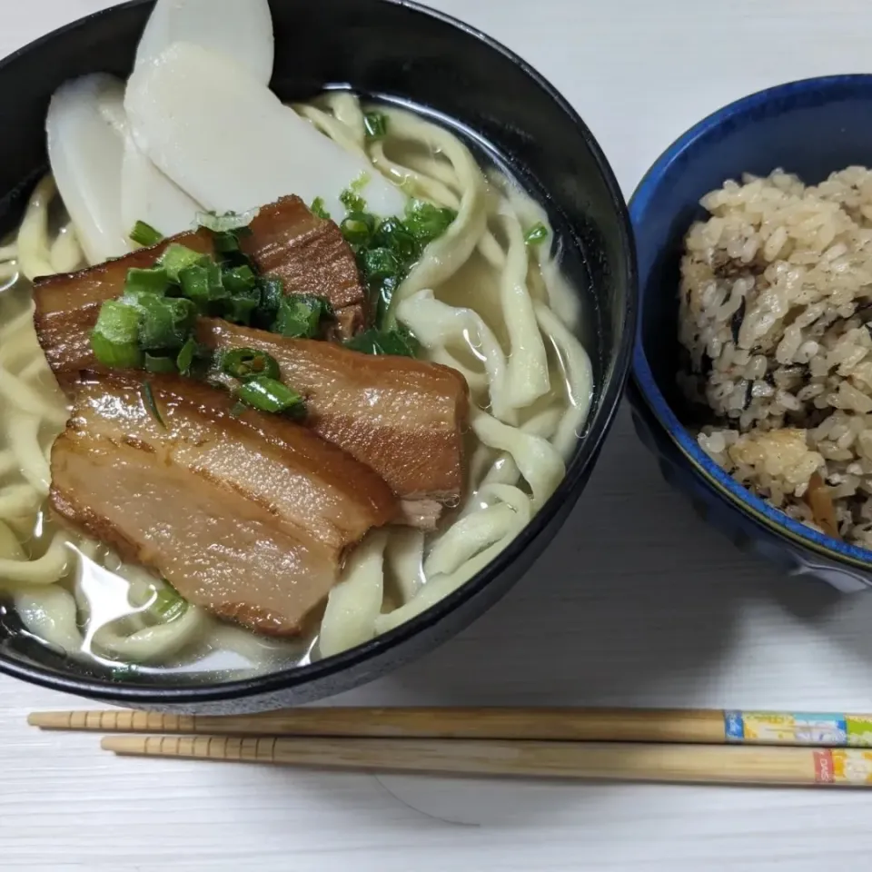 Snapdishの料理写真:「三枚肉そば」＆「ジューシー」|比嘉俊郎さん