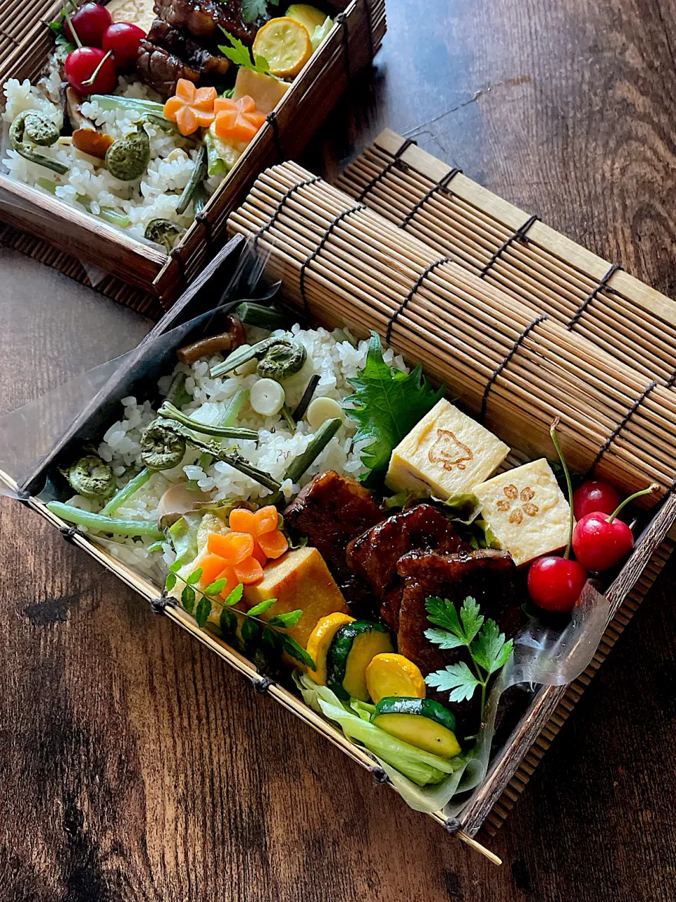 Snapdishの料理写真:山菜おこわのお弁当🍱|とんちんさん