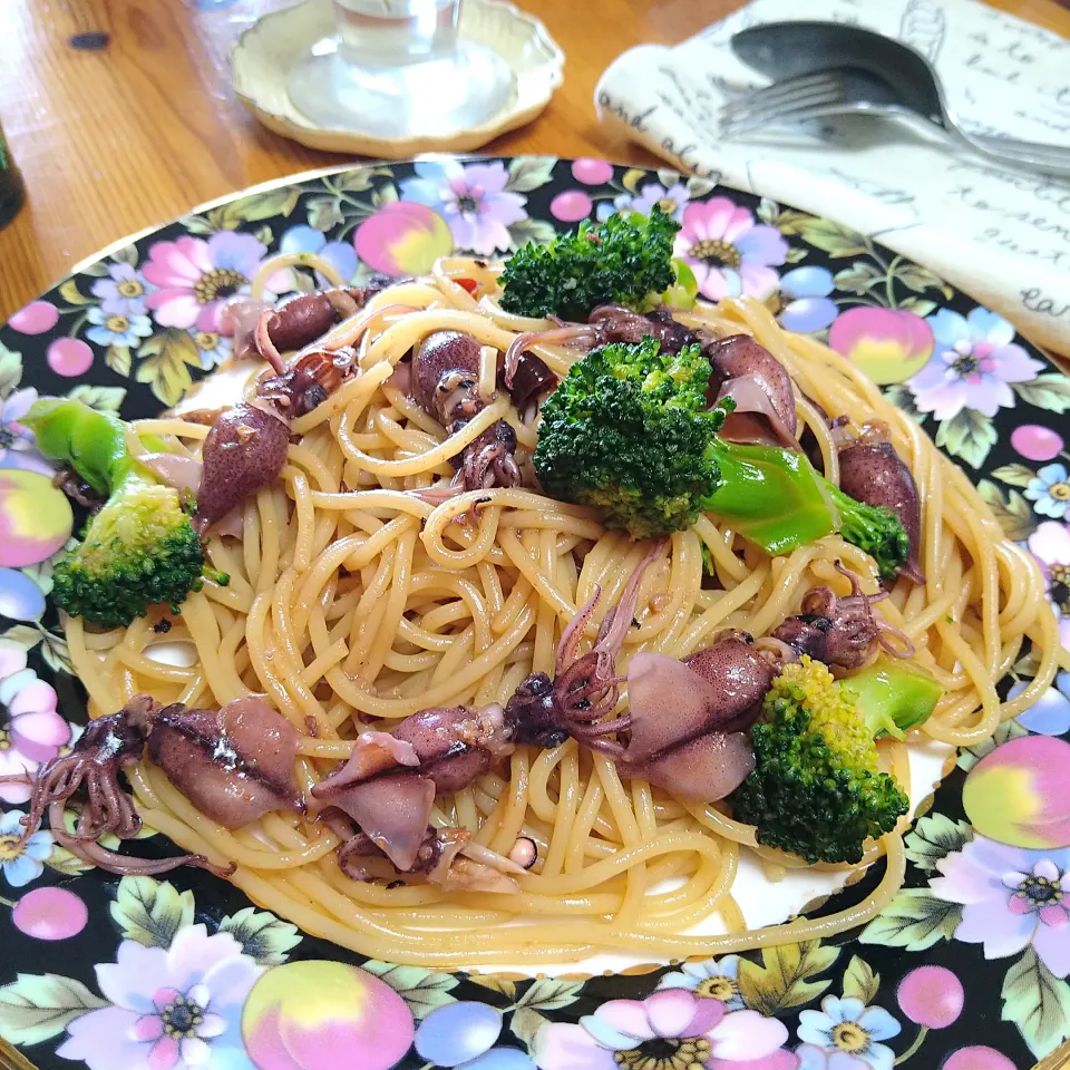 ホタルイカとブロッコリーのペペロンパスタ🦑🥦🍝🌶✨|とまと🍅さん